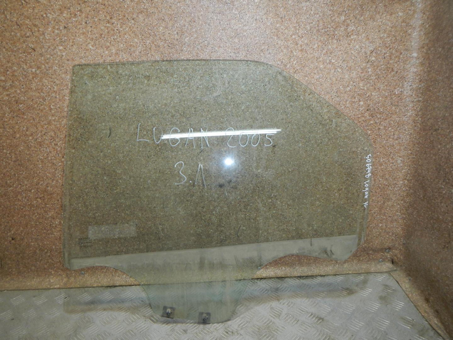 Стекло двери задней левой