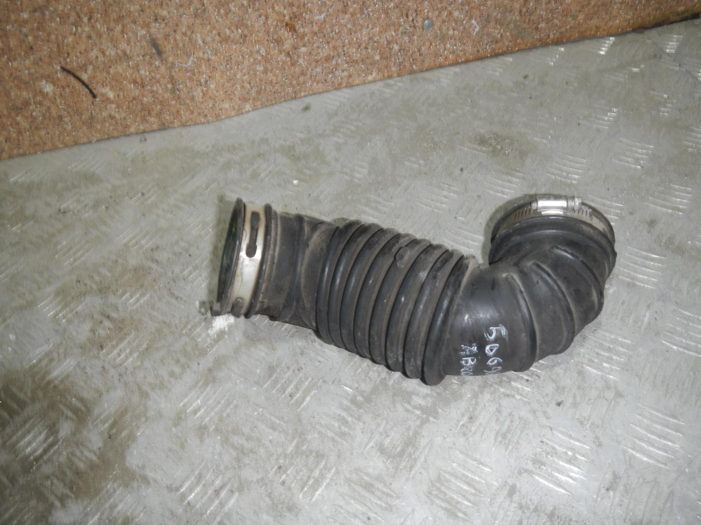 Патрубок воздушного фильтра