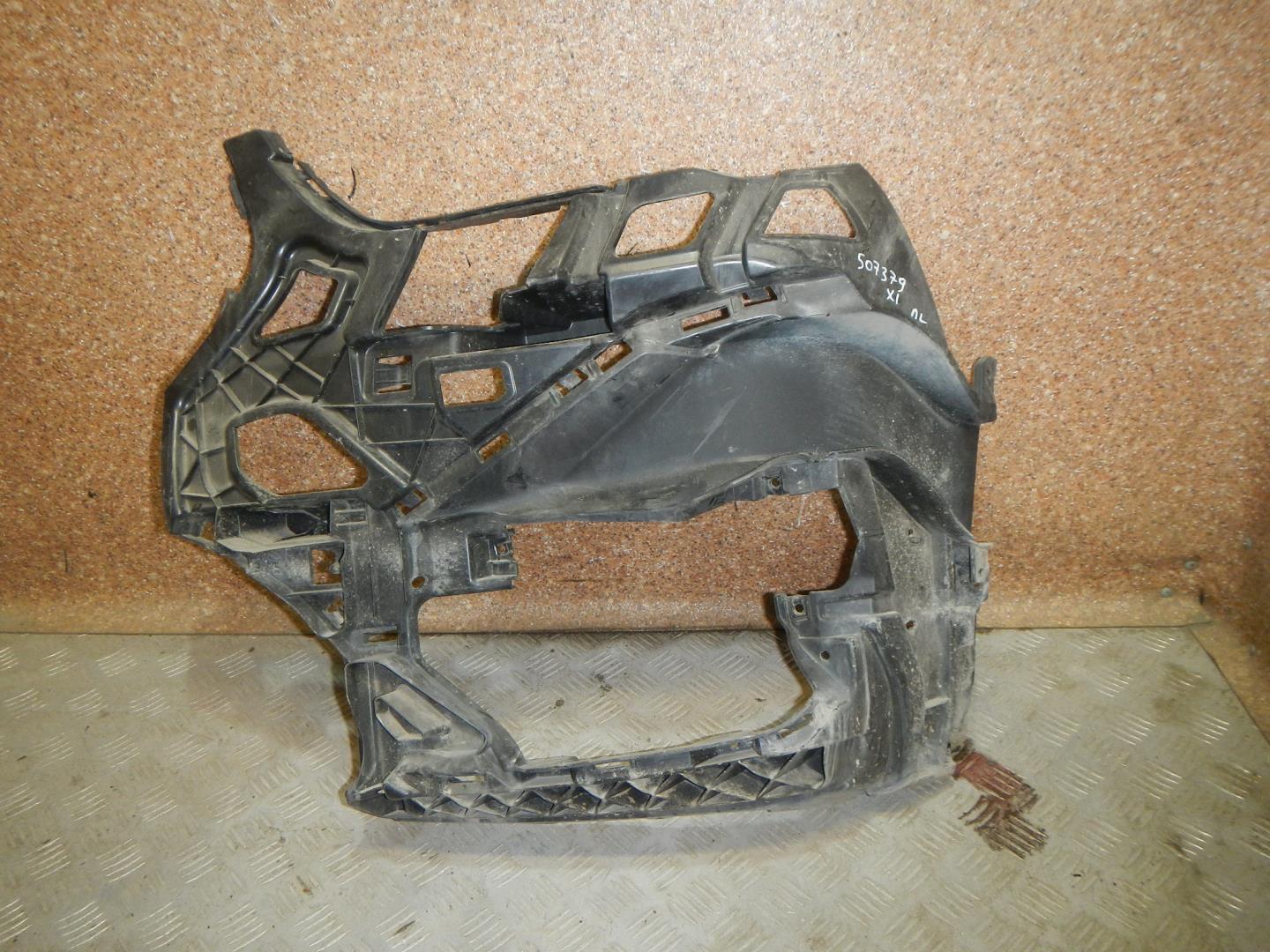 Кронштейн переднего бампера левый