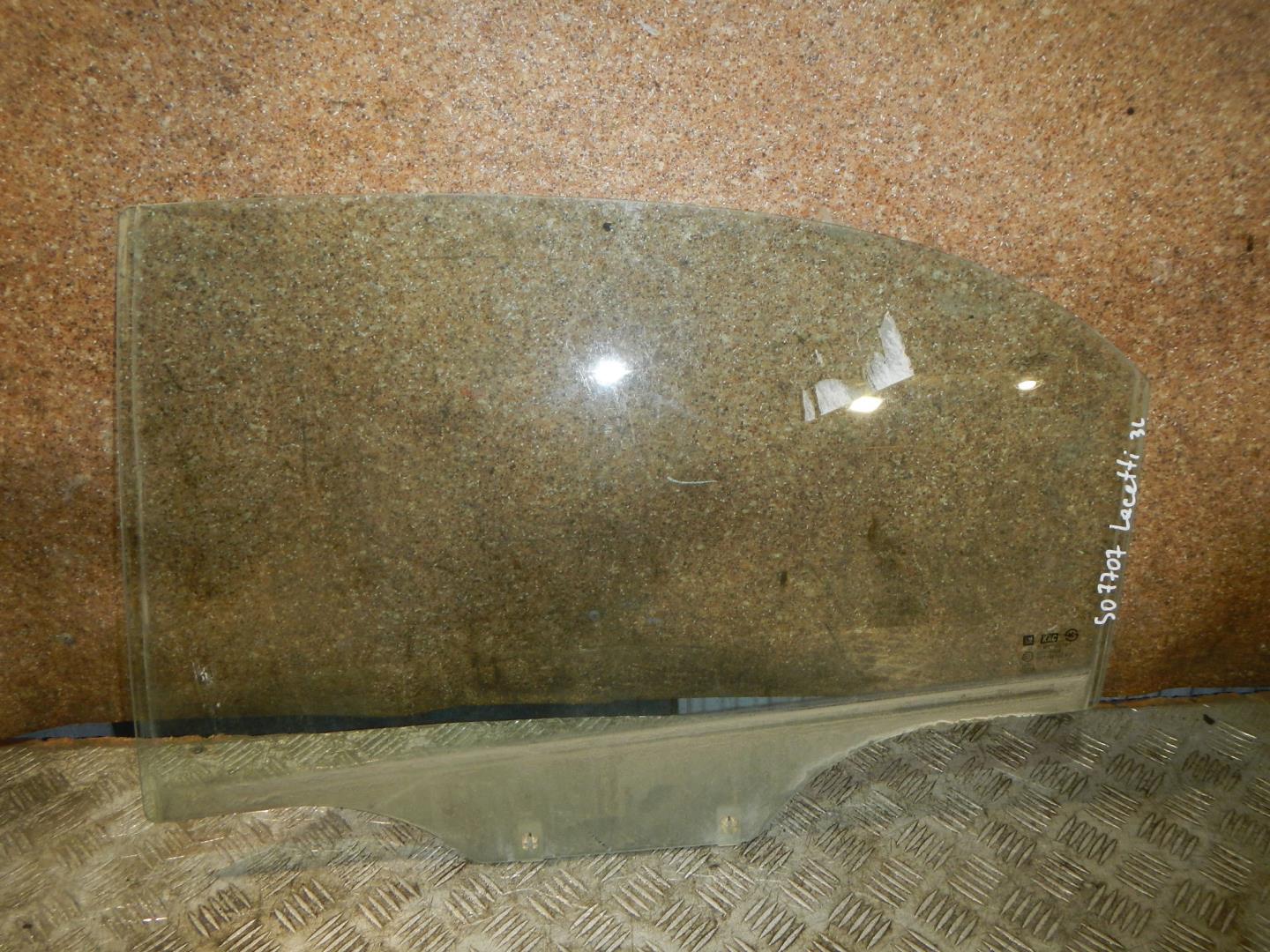 Стекло двери задней левой