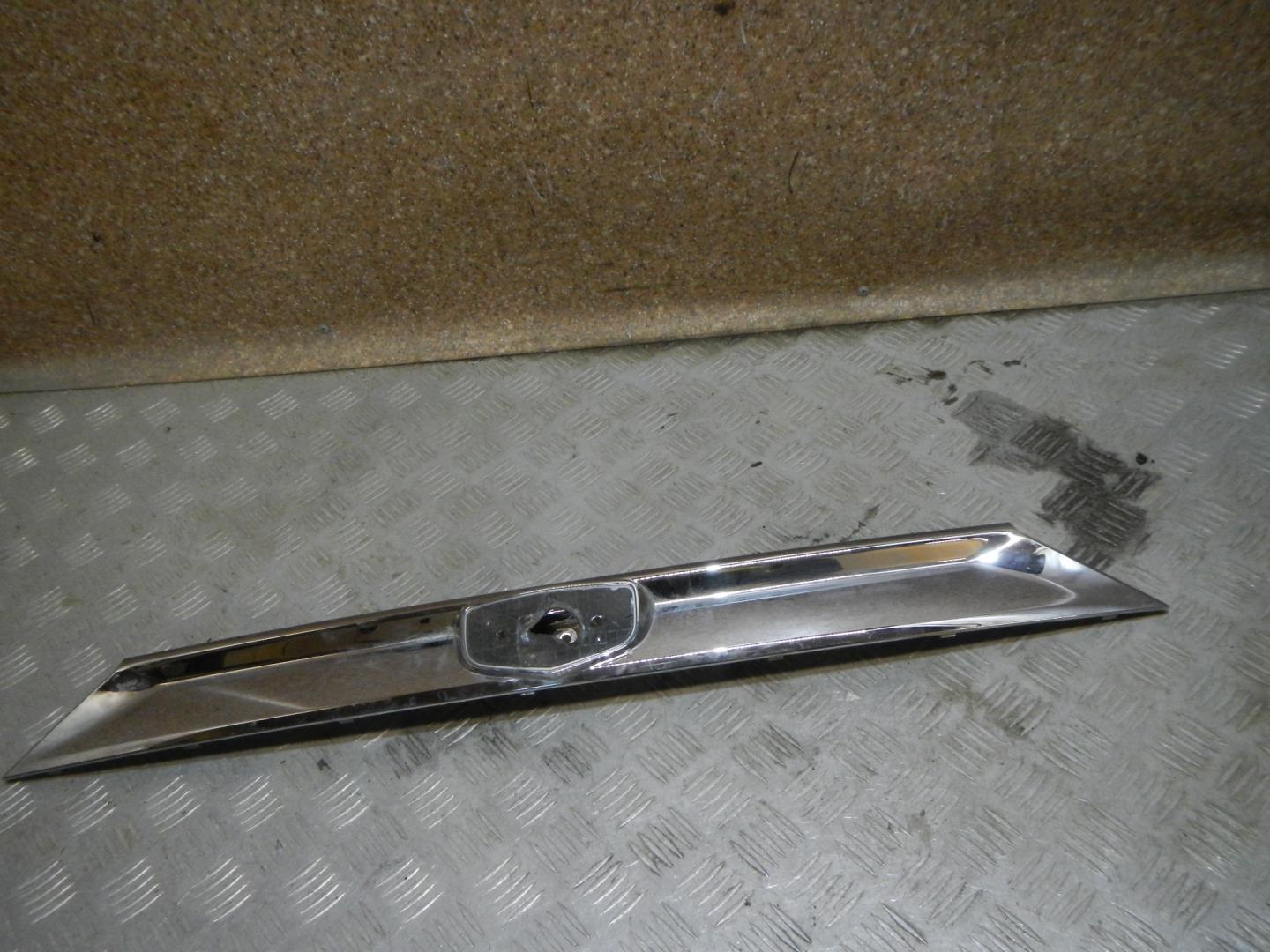 Накладка двери багажника