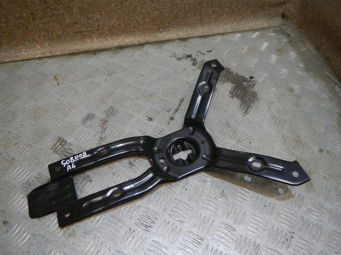 Кронштейн крепления запасного колеса