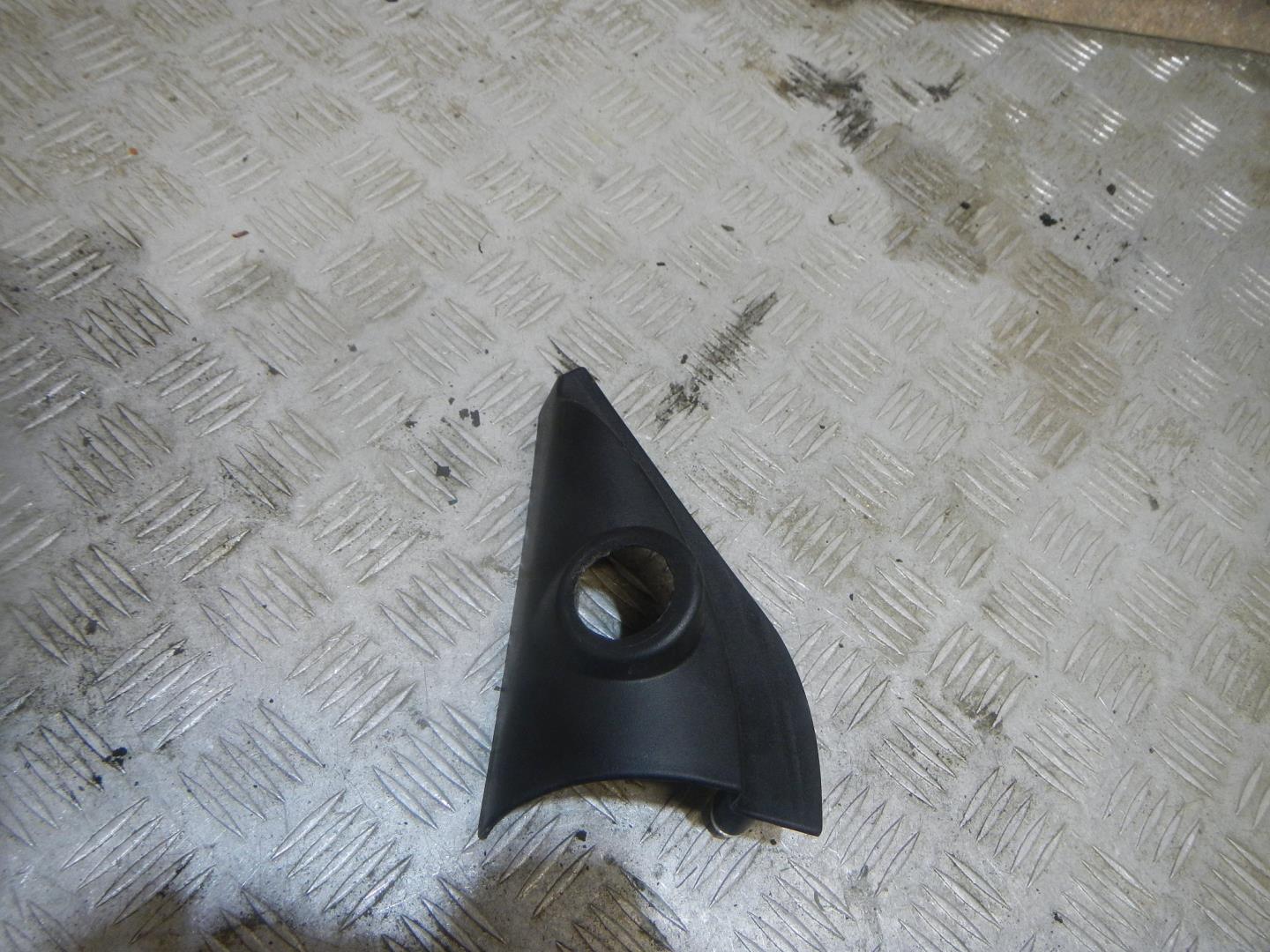 Крышка зеркала внутренняя правая