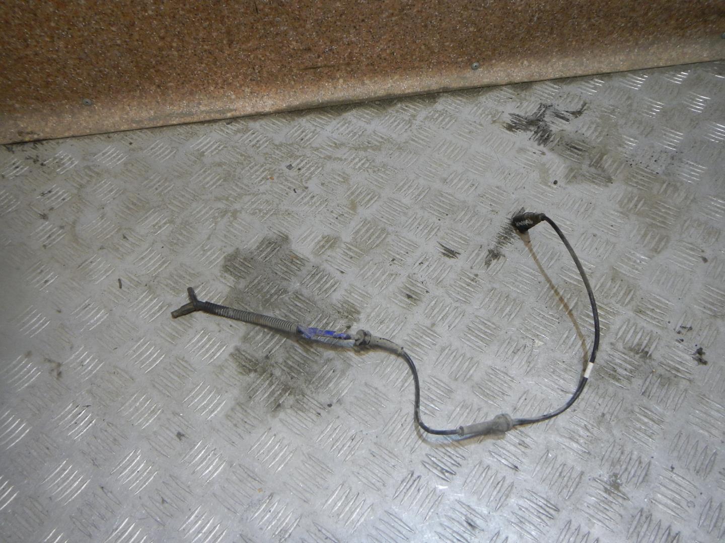 Датчик ABS передний