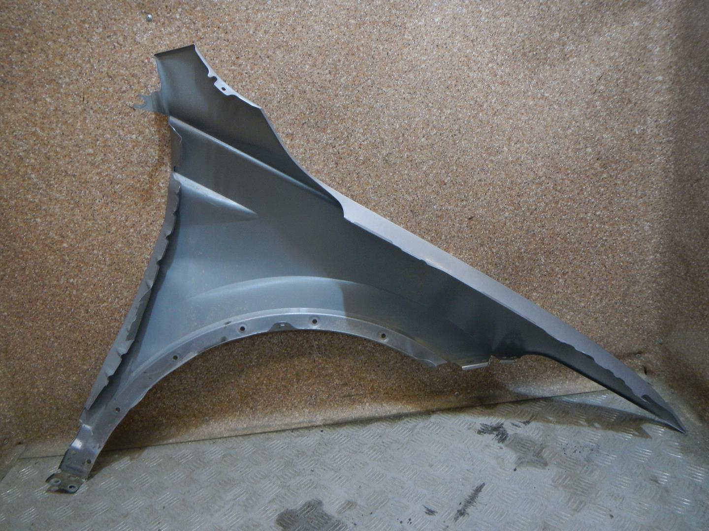 Крыло переднее левое