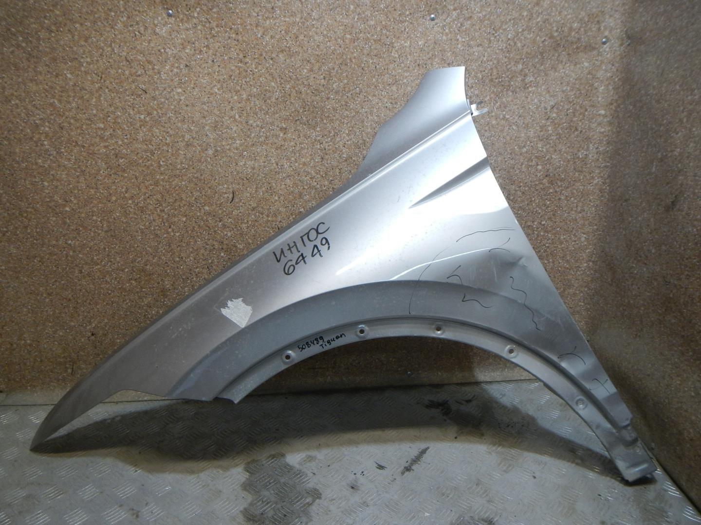 Крыло переднее левое