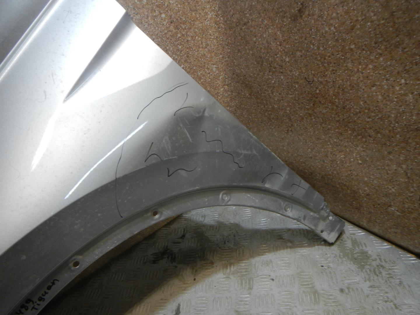 Крыло переднее левое