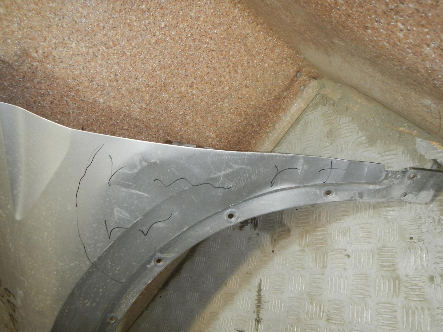 Крыло переднее левое