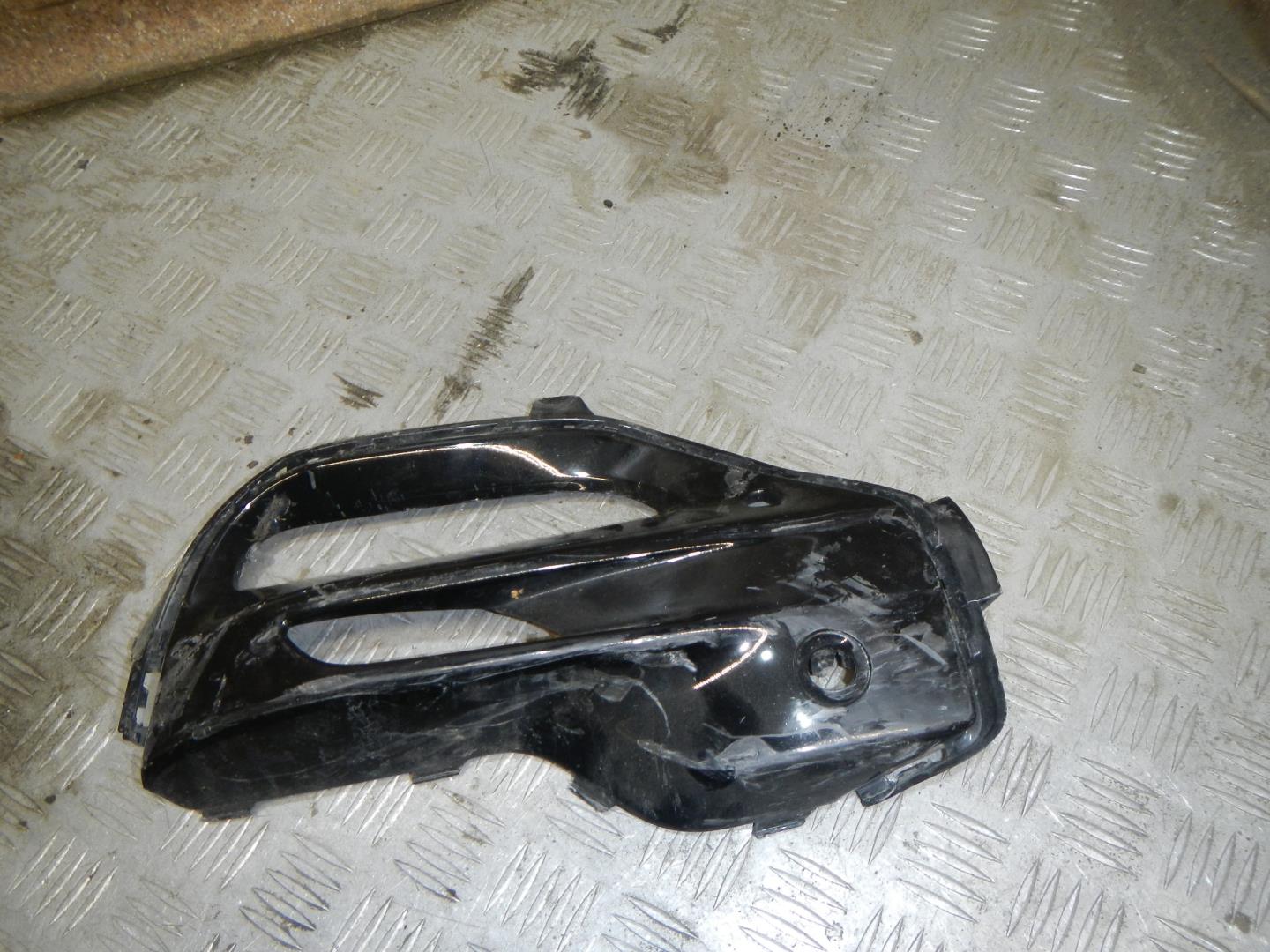 Накладка переднего бампера правая