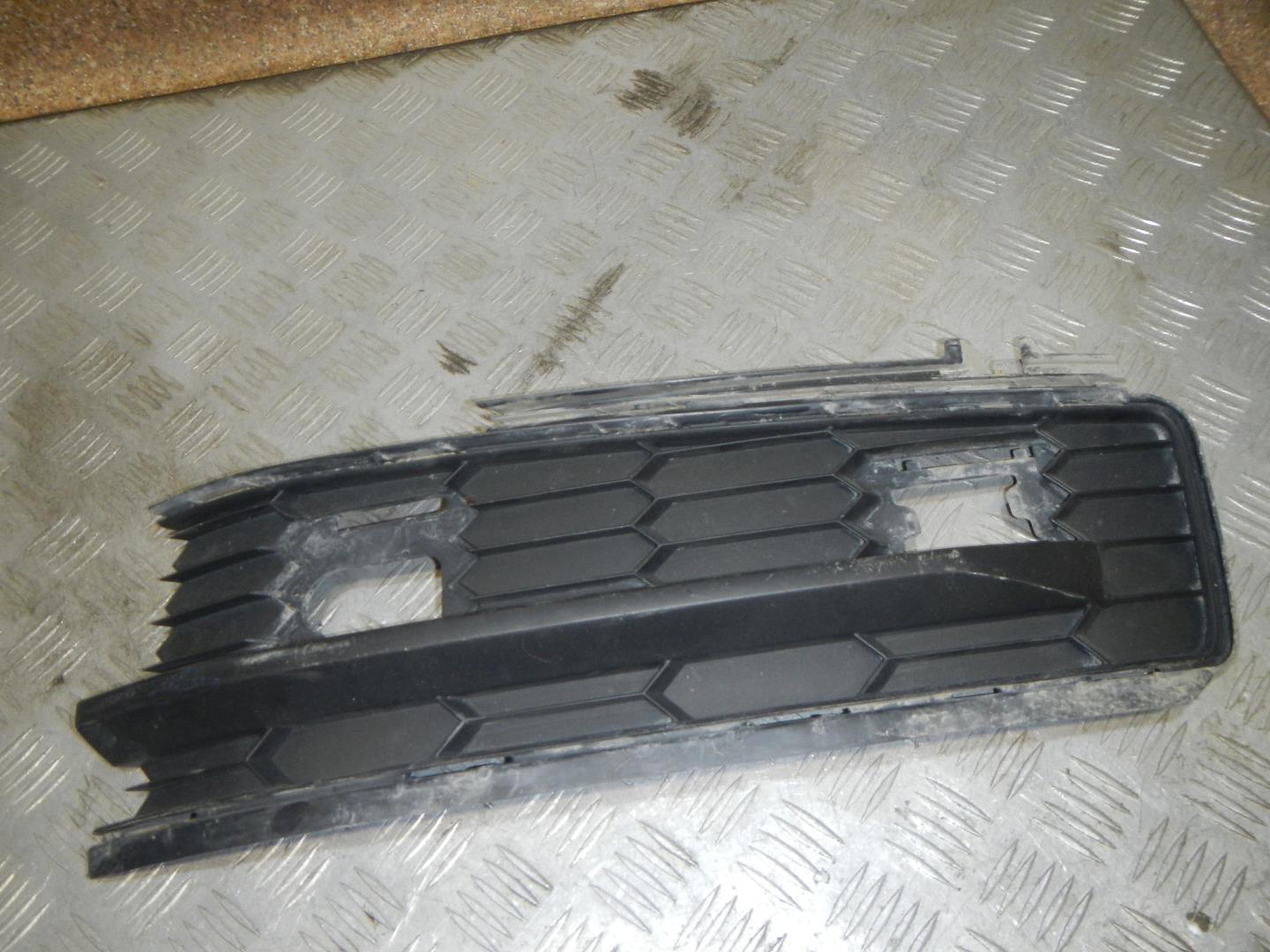 Решетка в бампер правая