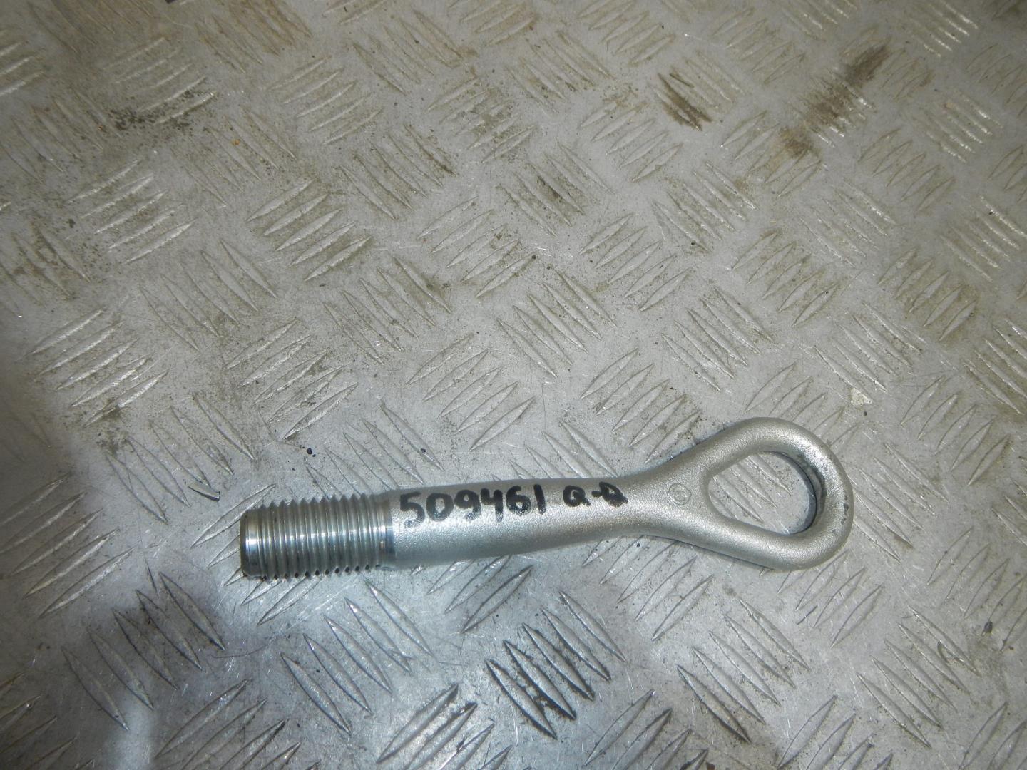 Крюк буксировочный