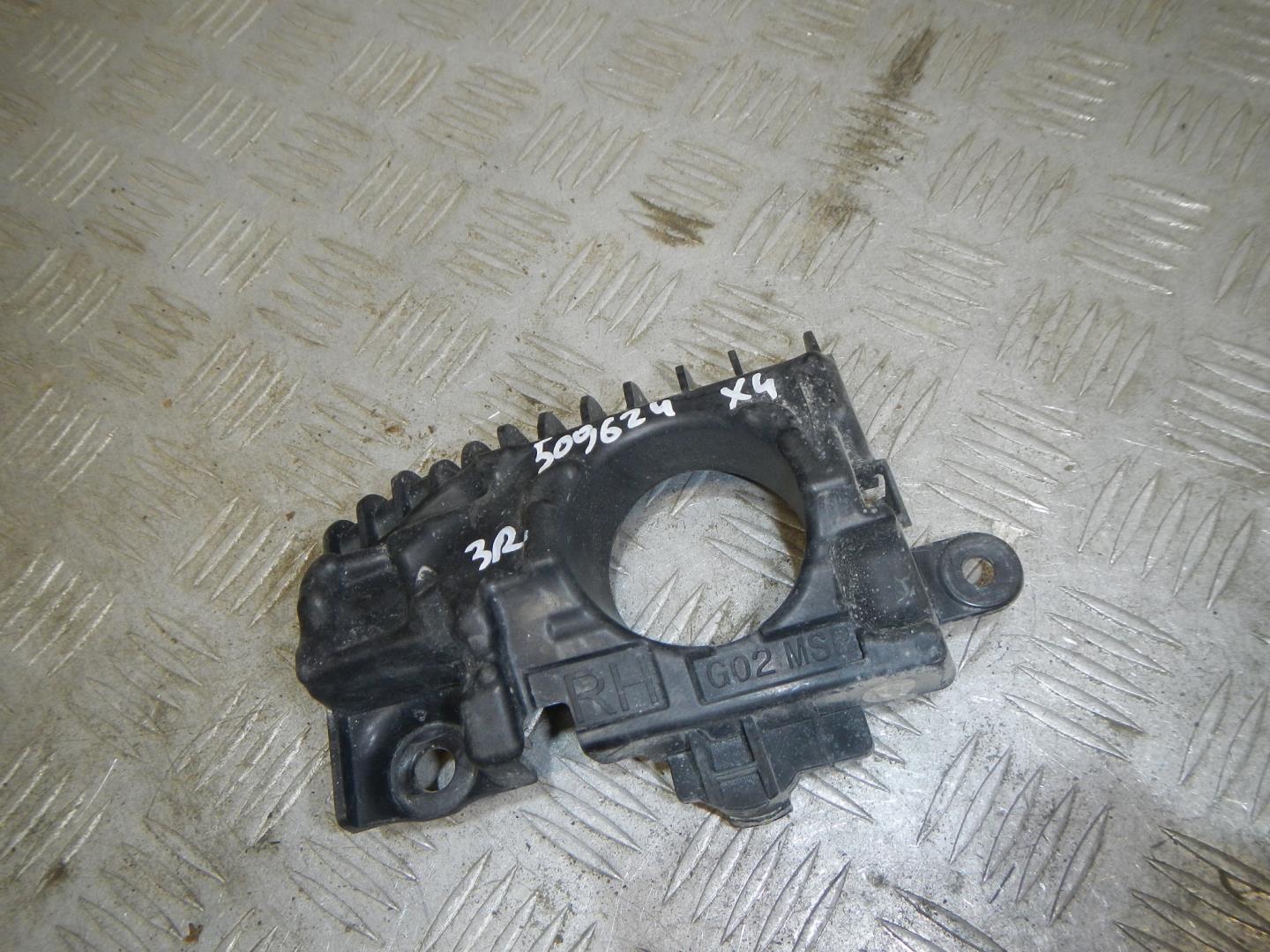 Кронштейн заднего бампера правый