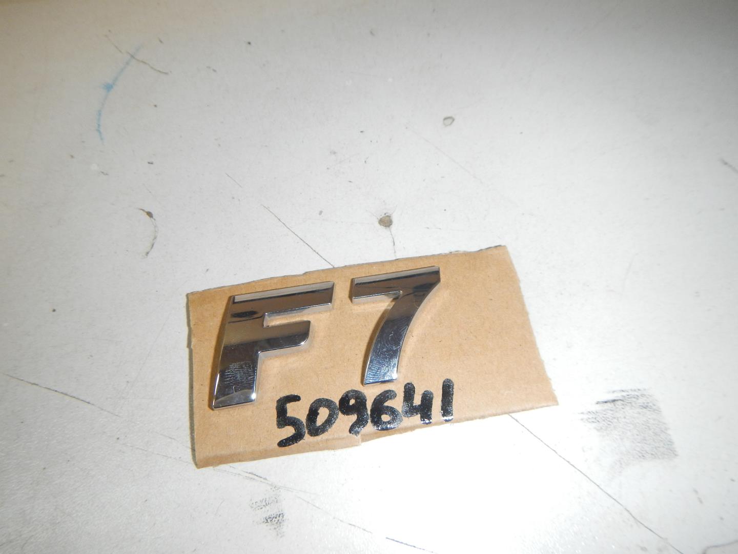 Эмблема на крышку багажника