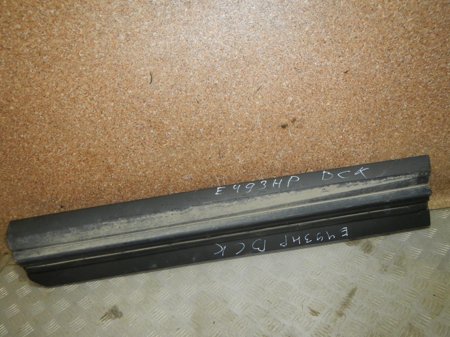 Молдинг передней правой двери