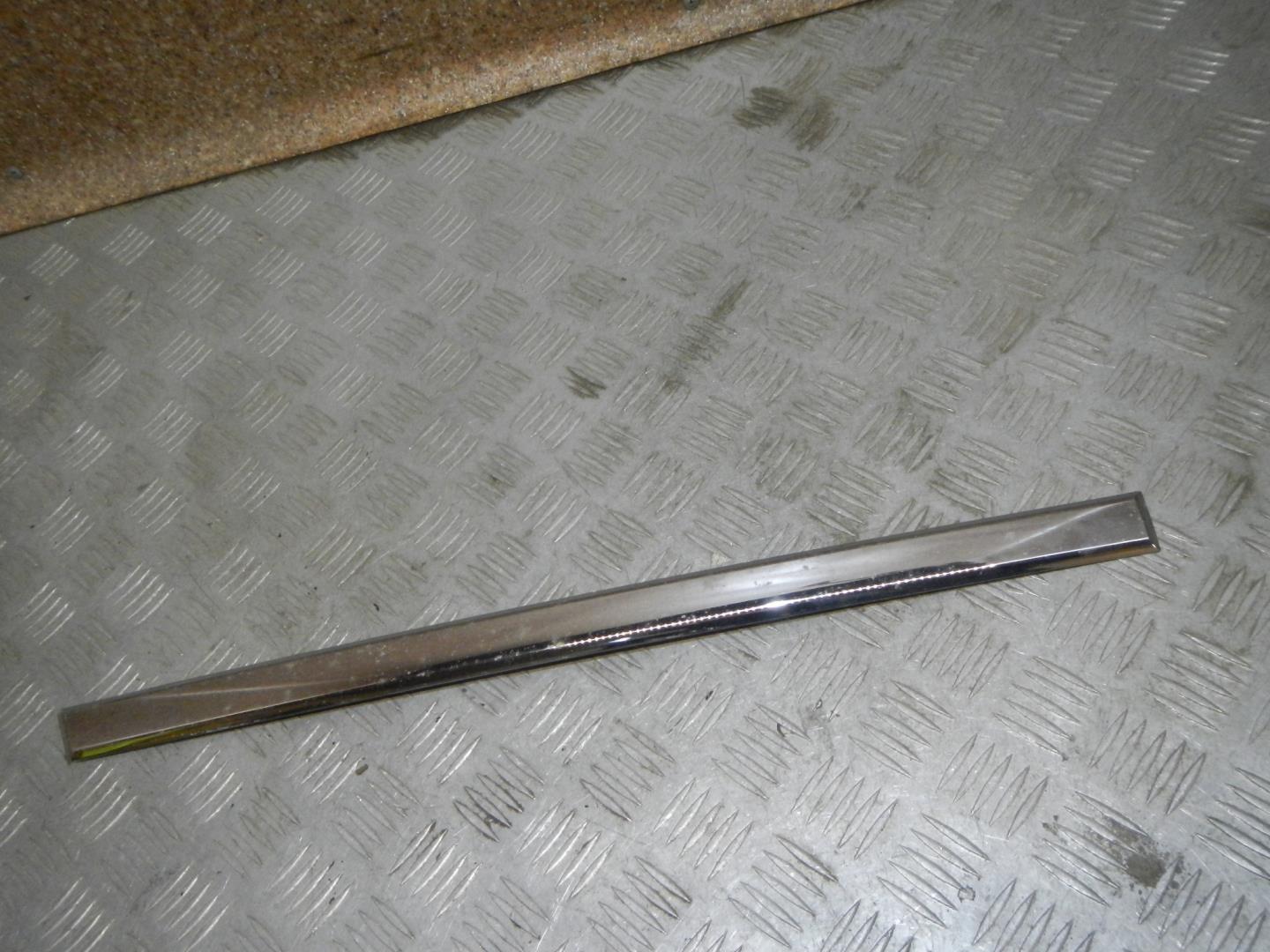 Молдинг задней правой двери