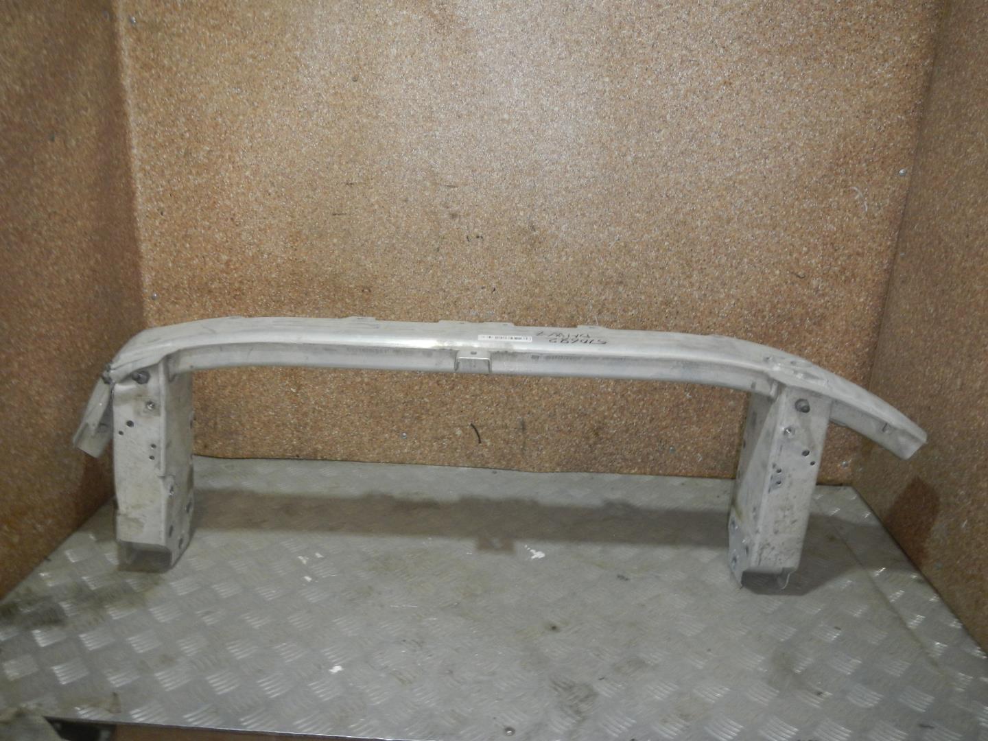 Усилитель переднего бампера