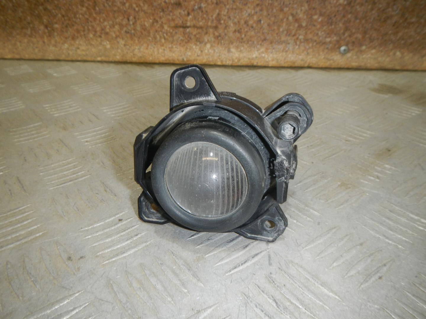 Фара противотуманная левая