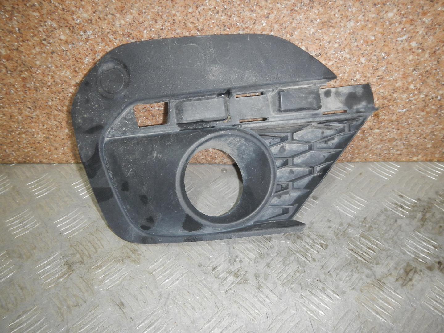 Решетка в бампер правая