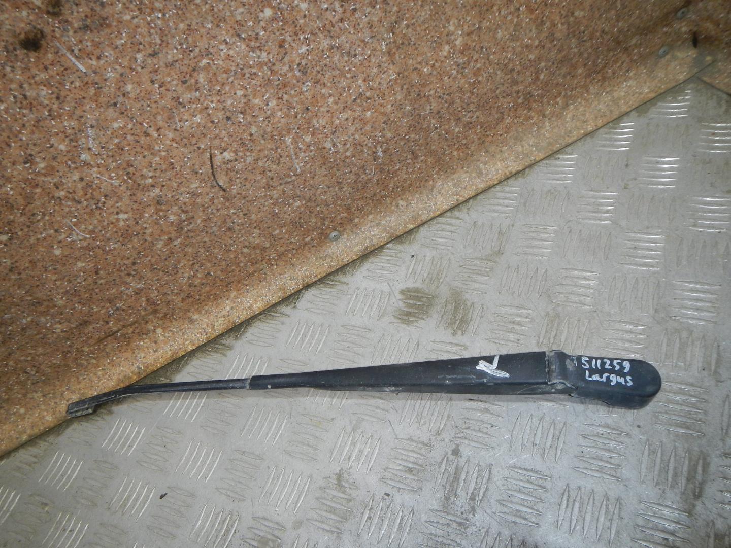 Поводок стеклоочистителя передний правый