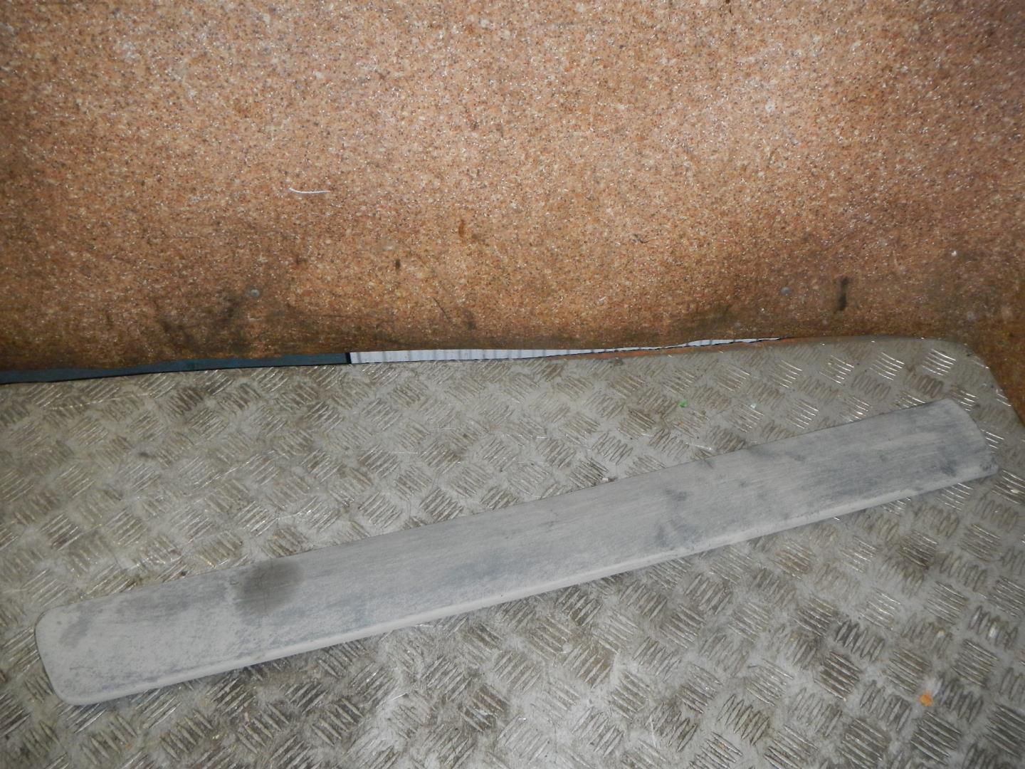 Молдинг передней левой двери