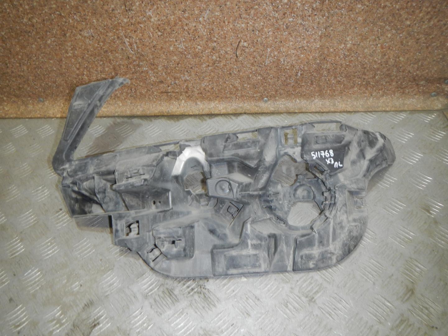 Кронштейн переднего бампера левый