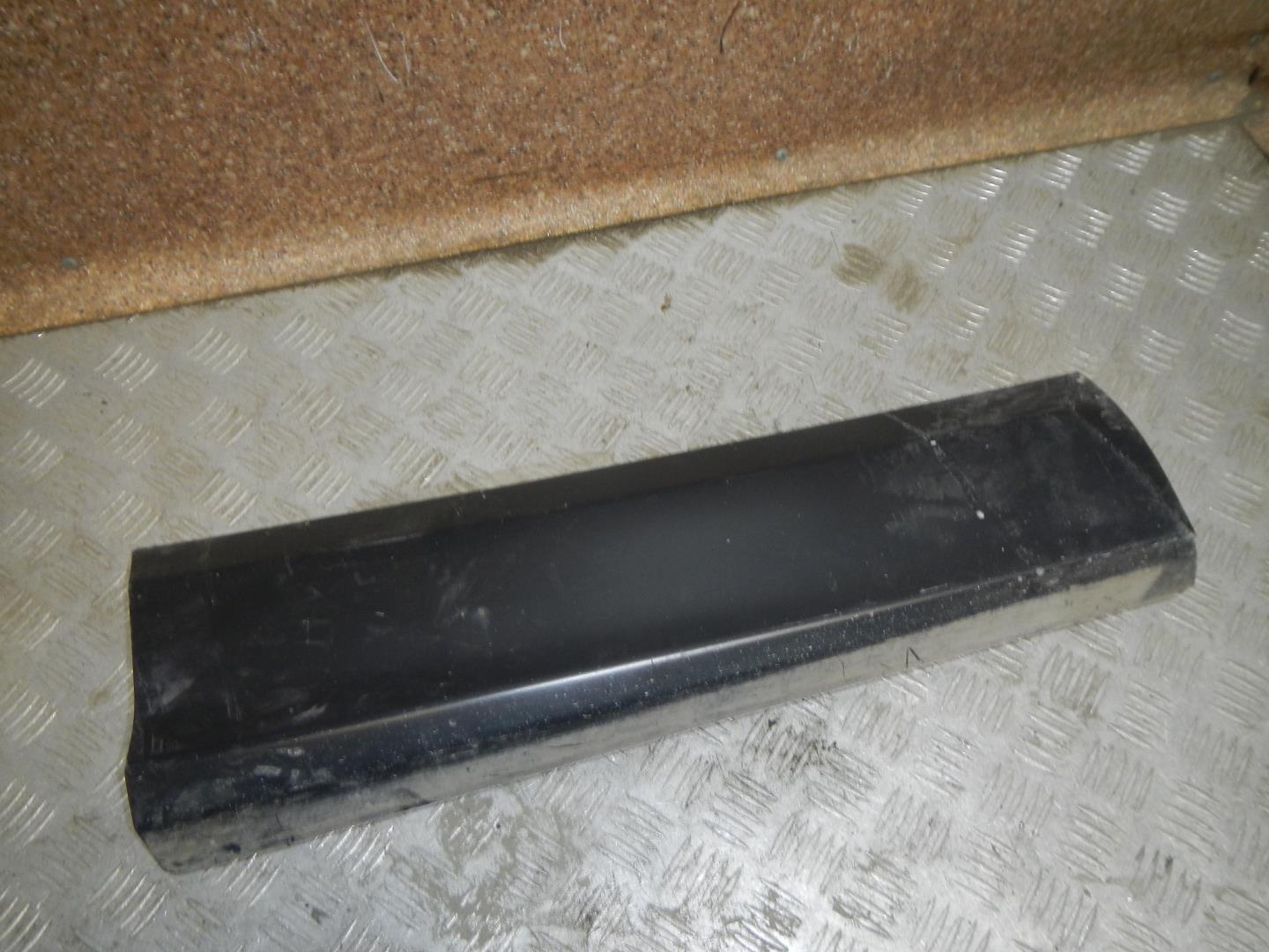 Молдинг задней правой двери