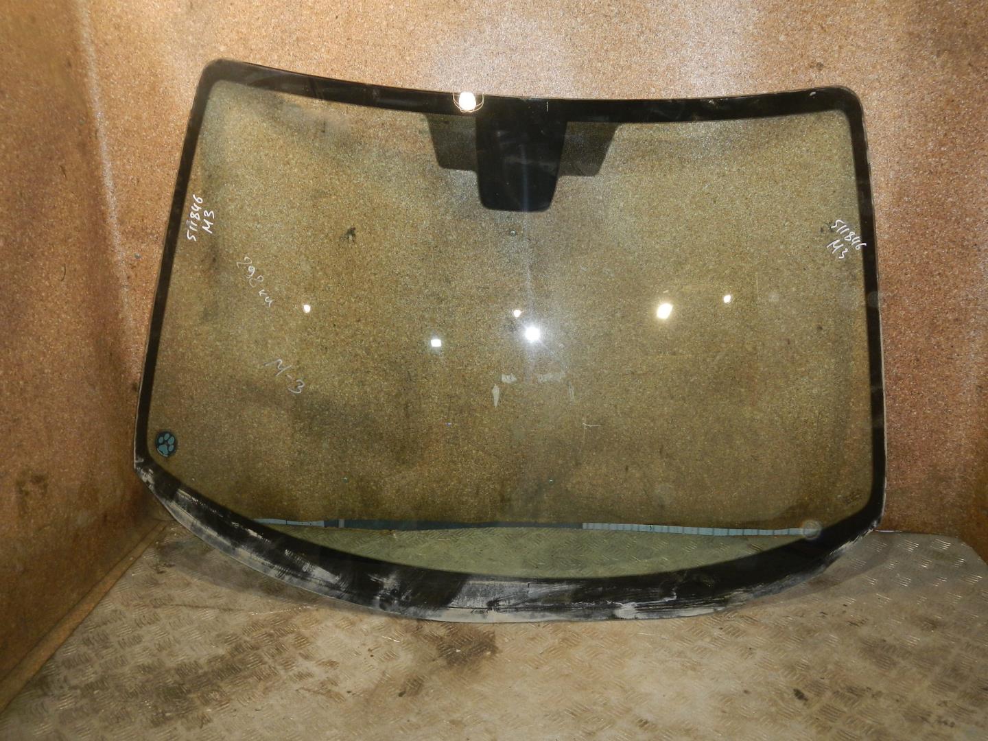 Стекло лобовое (ветровое)