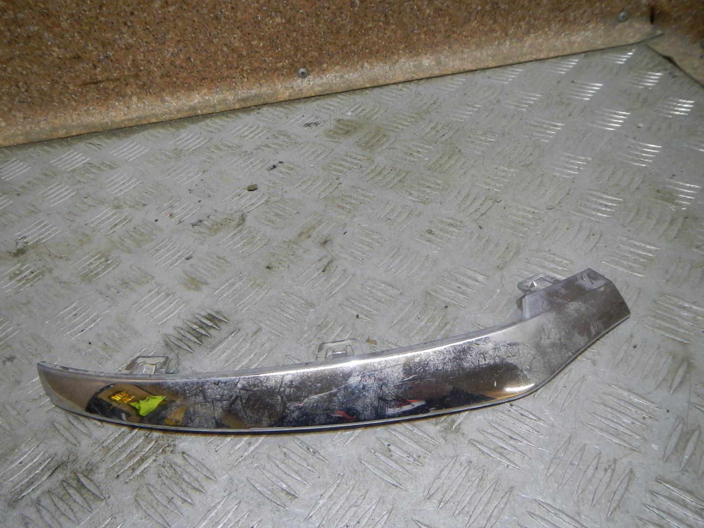 Молдинг переднего бампера правый