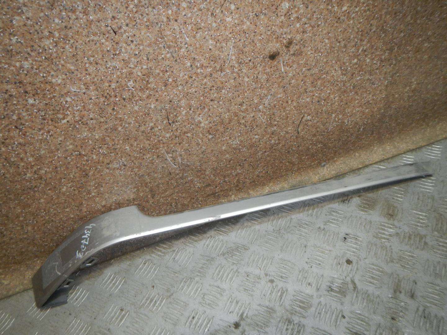 Молдинг заднего бампера