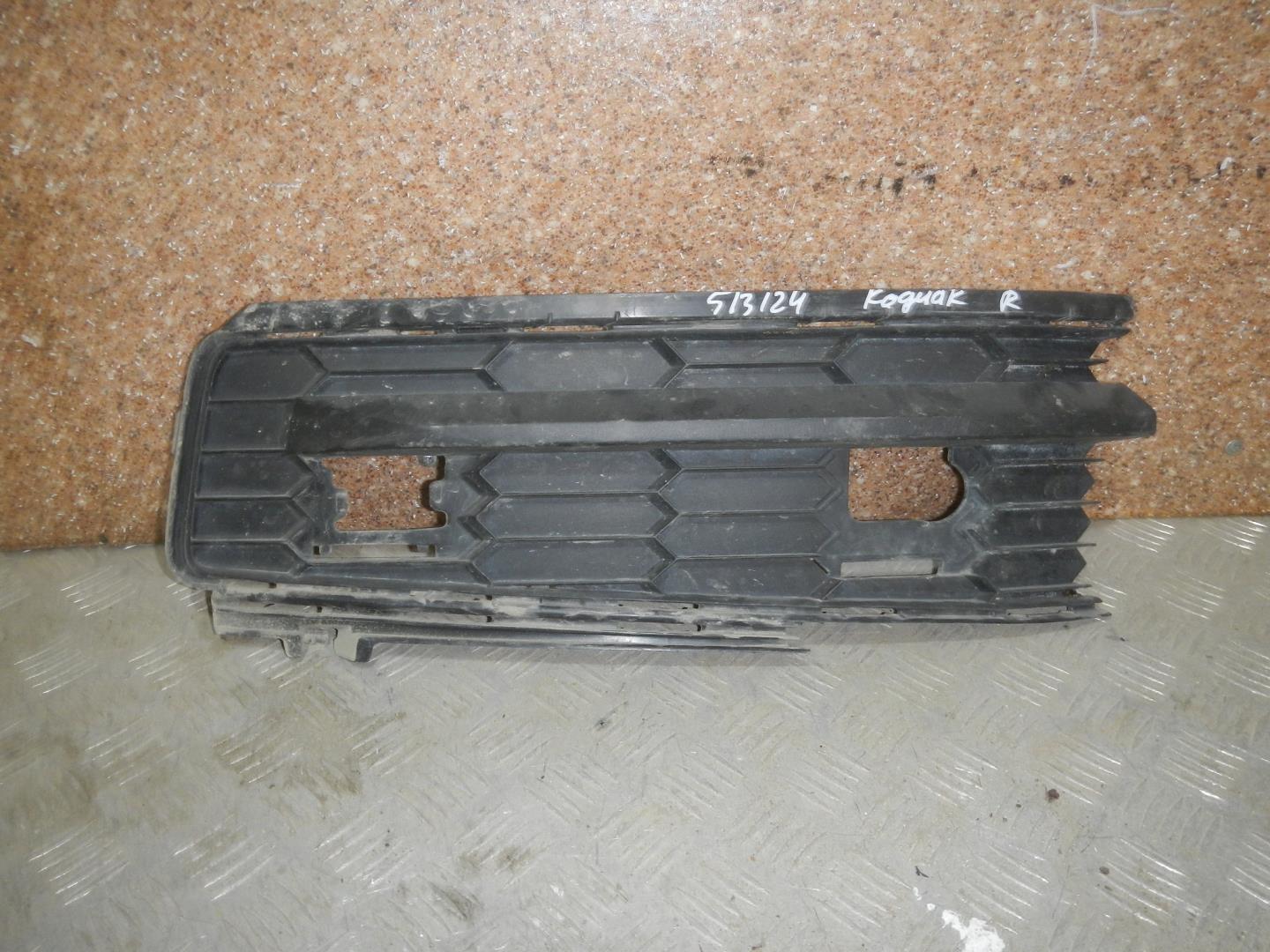 Решетка в бампер правая