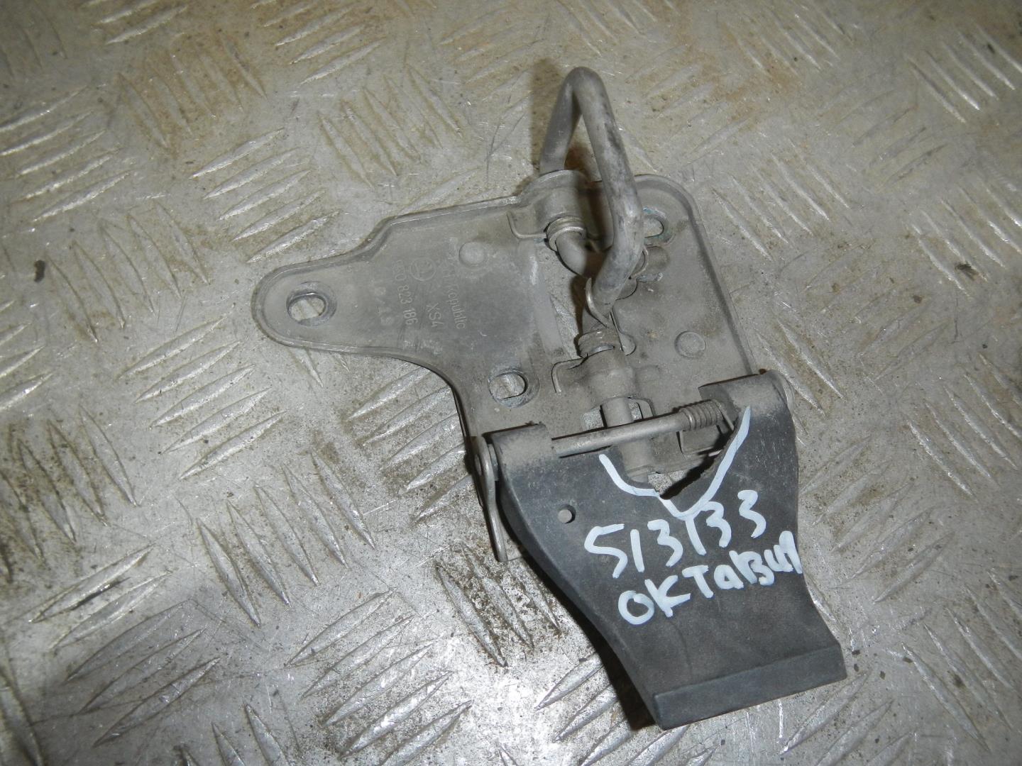 Крючок капота