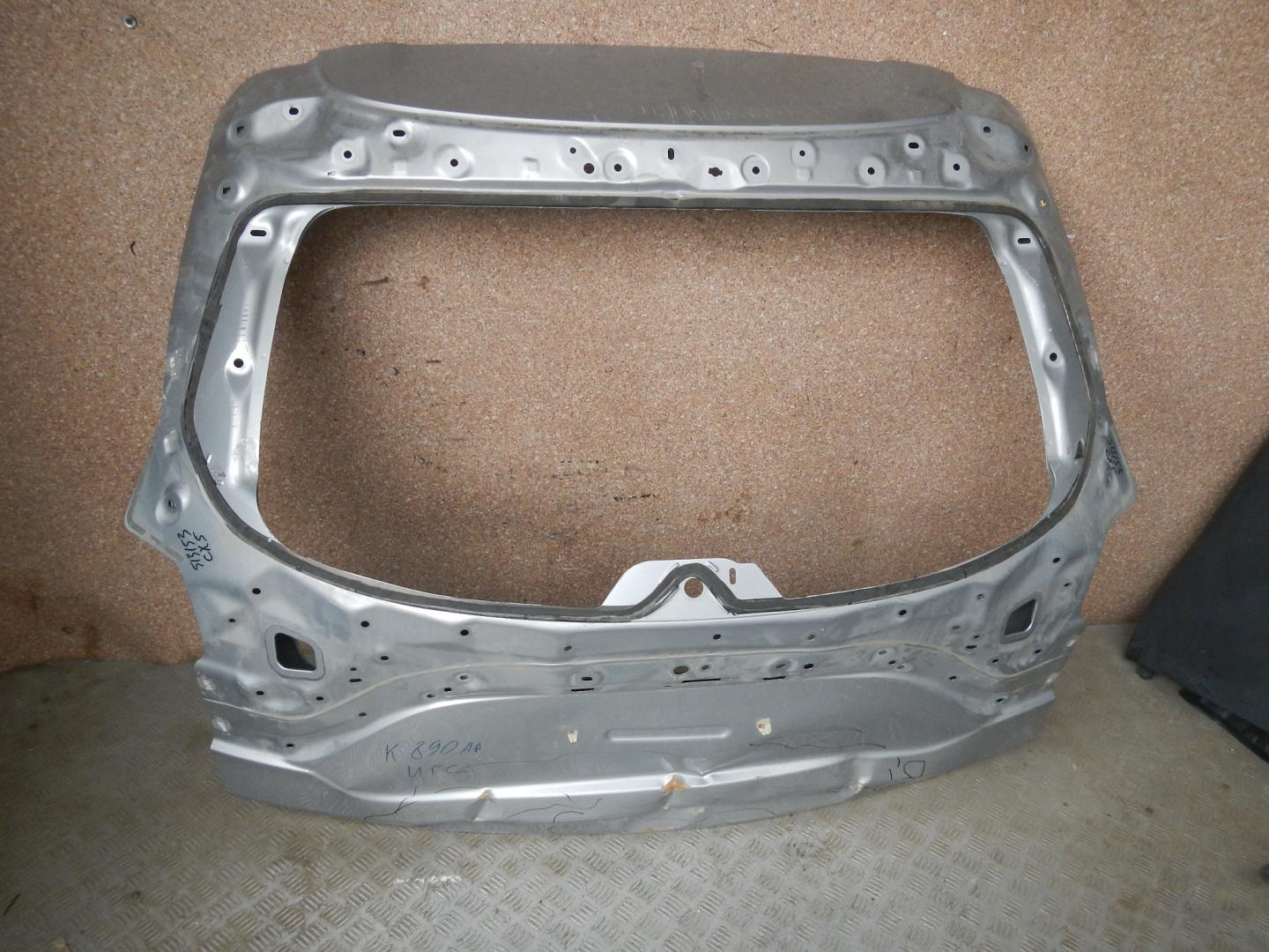 Дверь багажника