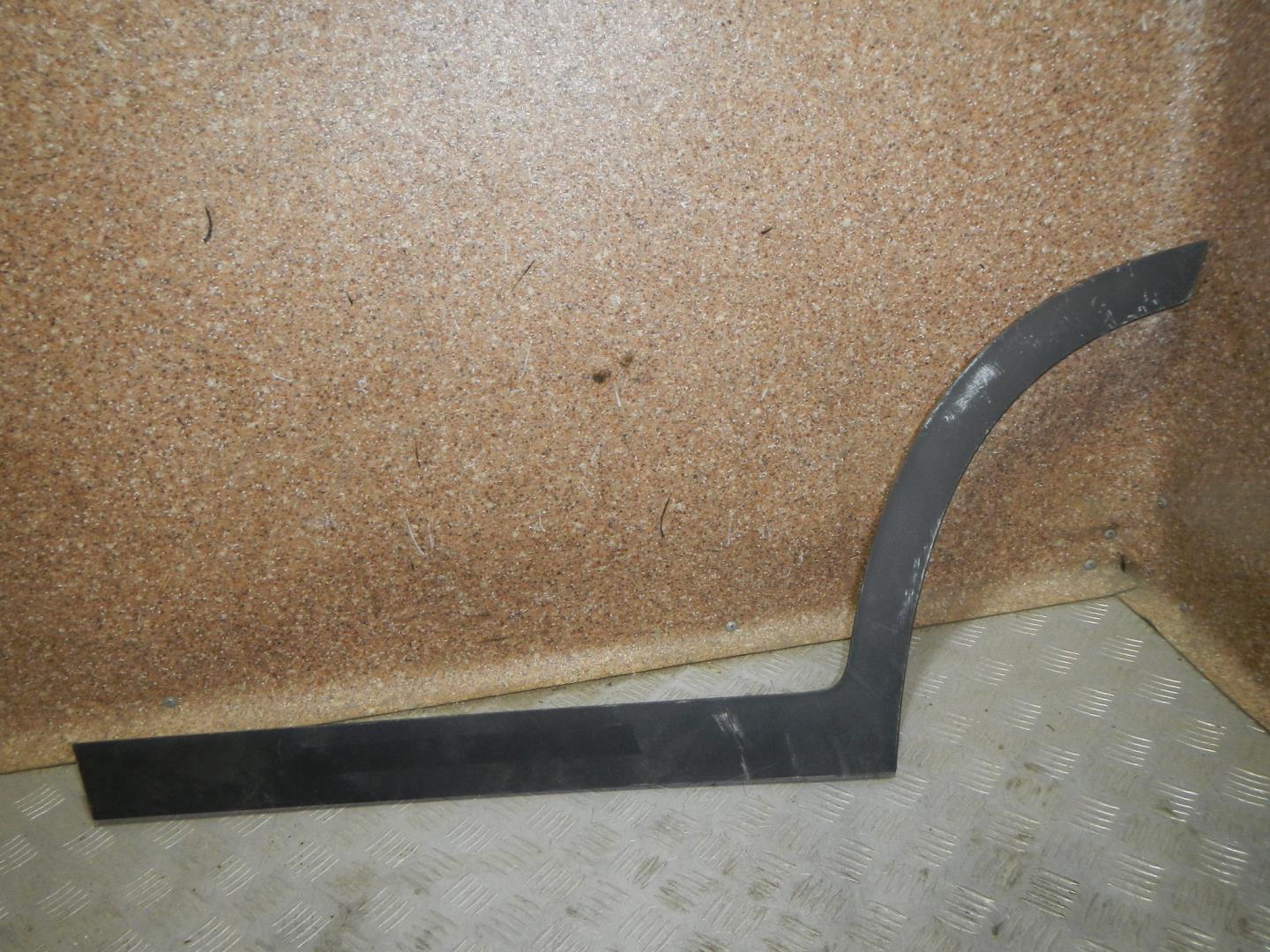 Молдинг задней левой двери