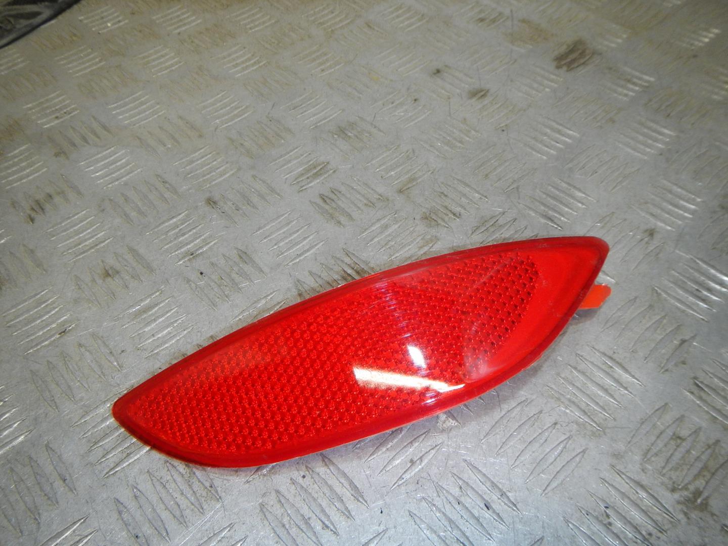 Отражатель в бампер задний правый