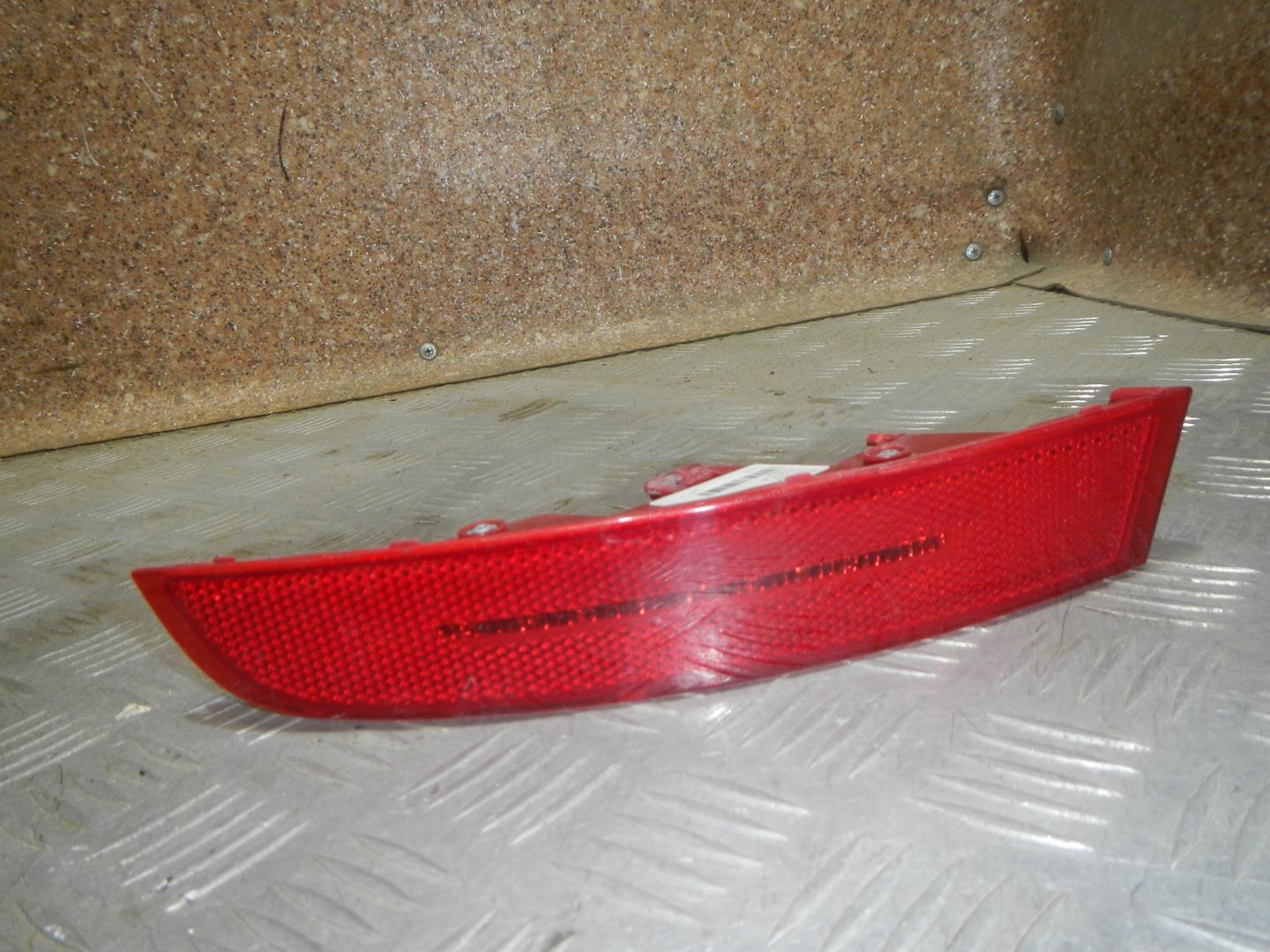 Отражатель в бампер задний правый