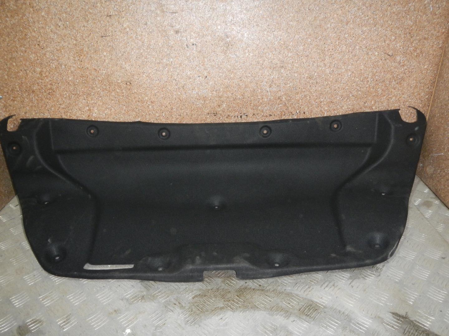 Обшивка крышки багажника