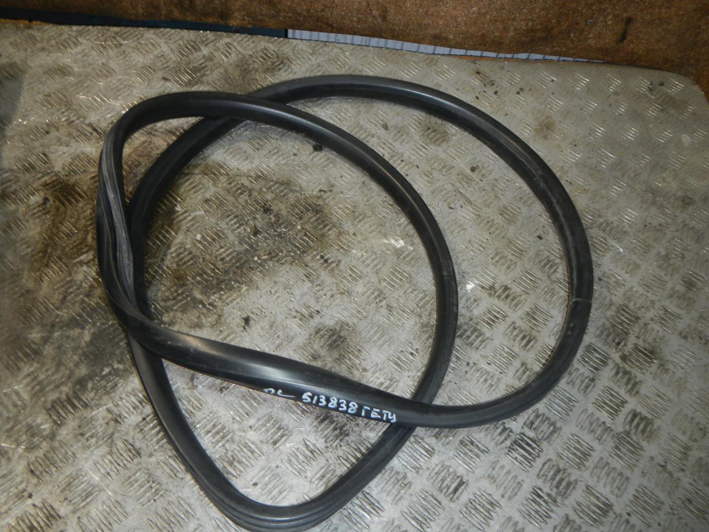 Уплотнитель двери