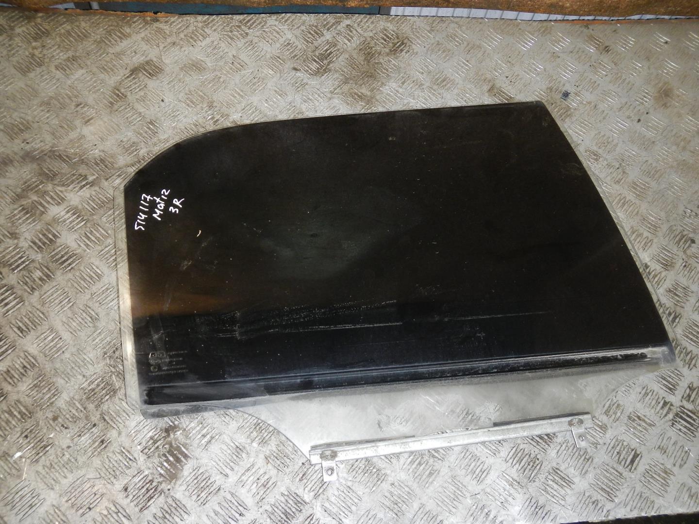 Стекло двери задней правой