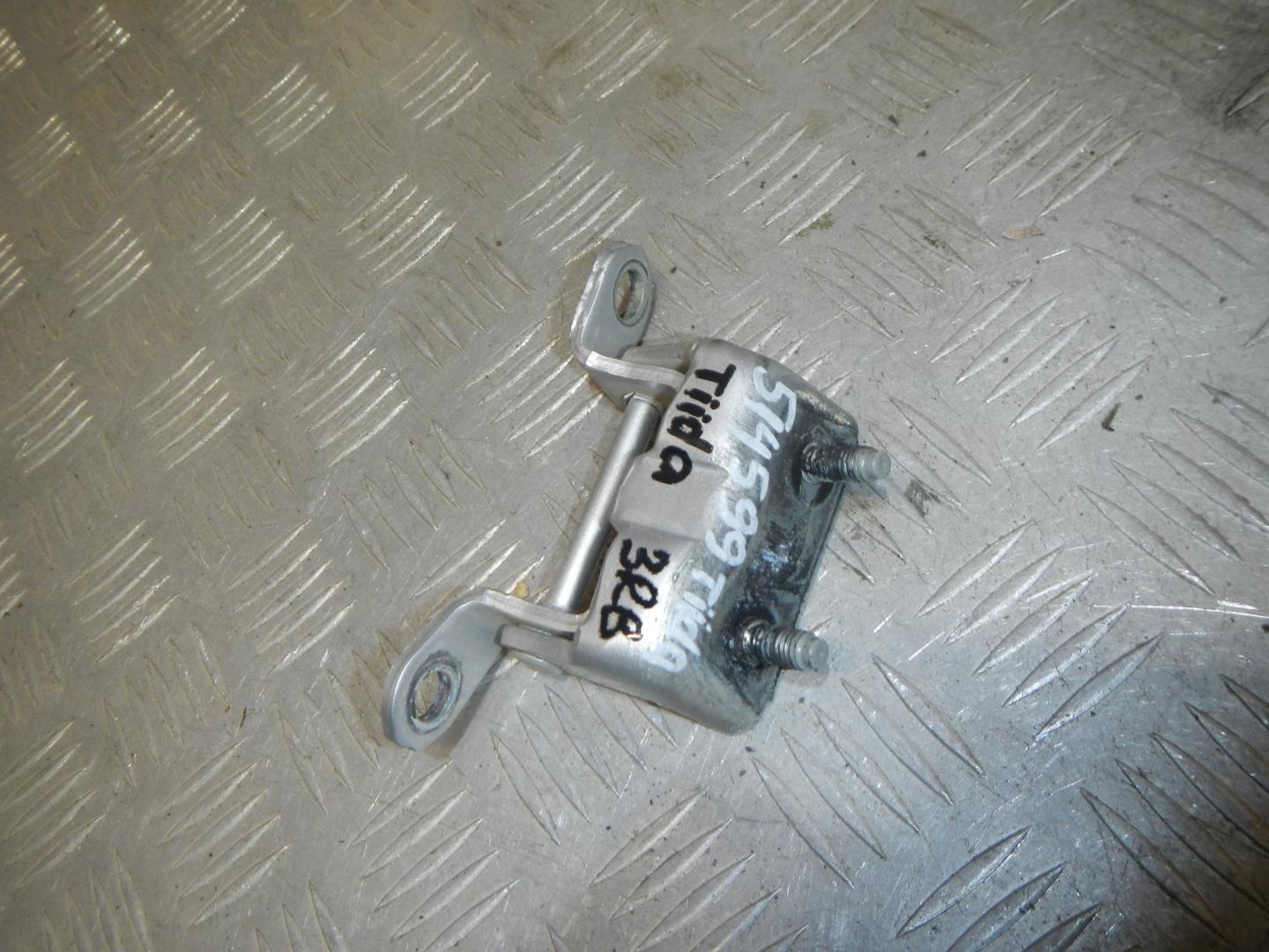 Петля двери задней правой верхняя