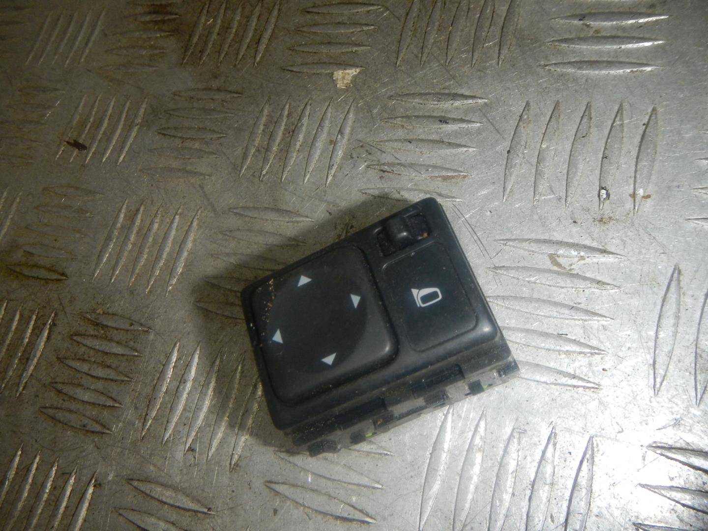 Переключатель регулировки зеркал