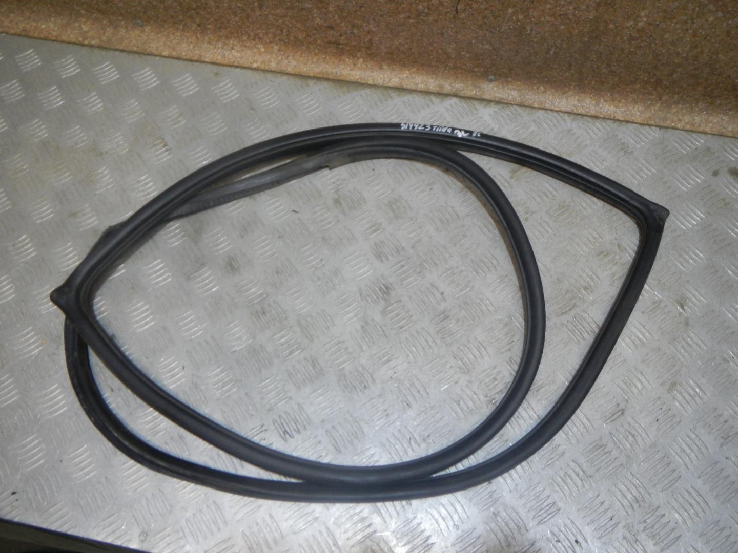 Уплотнитель двери