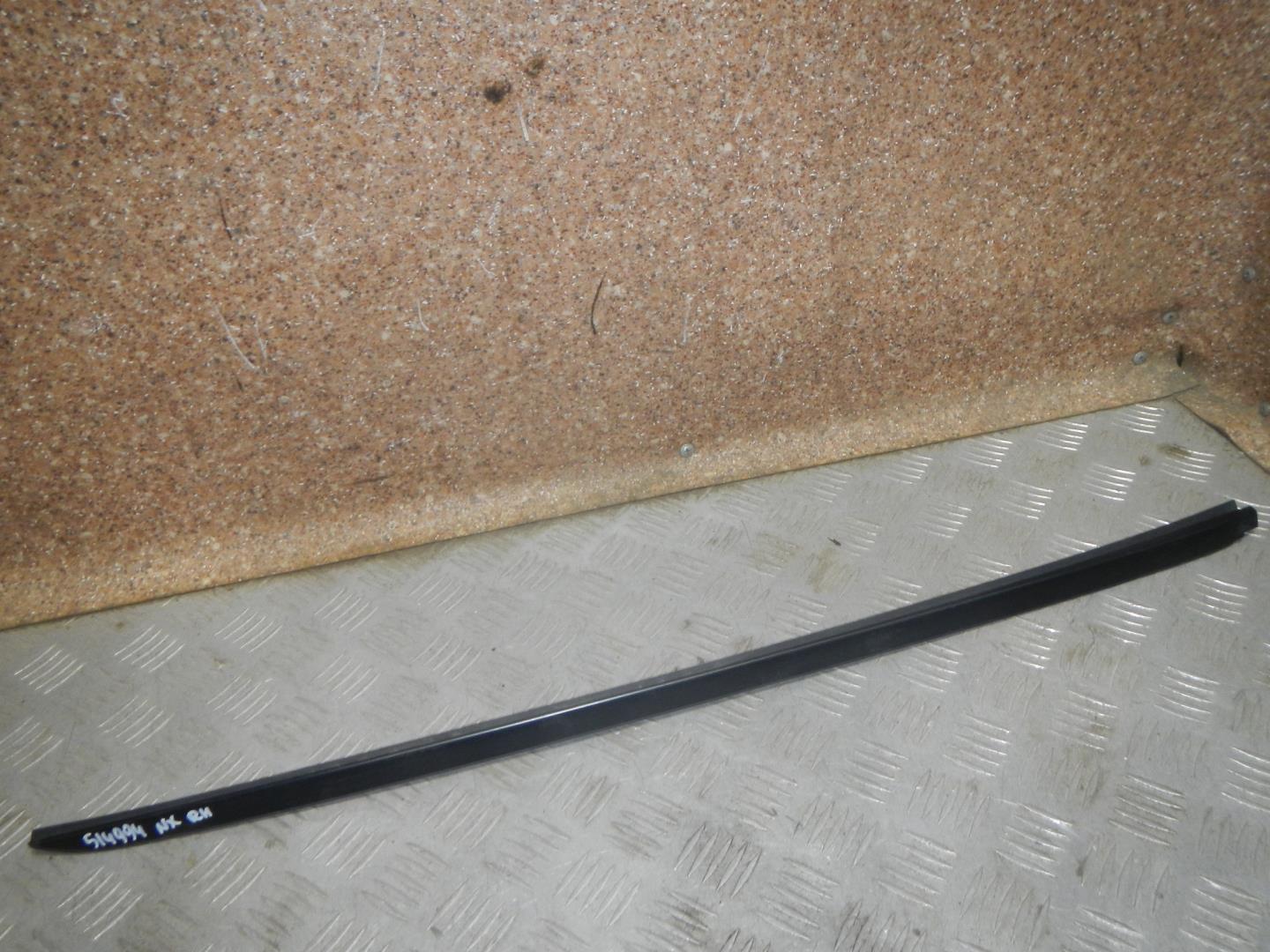 Молдинг лобового стекла