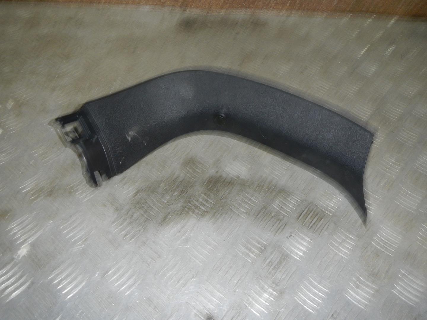 Обшивка двери багажника