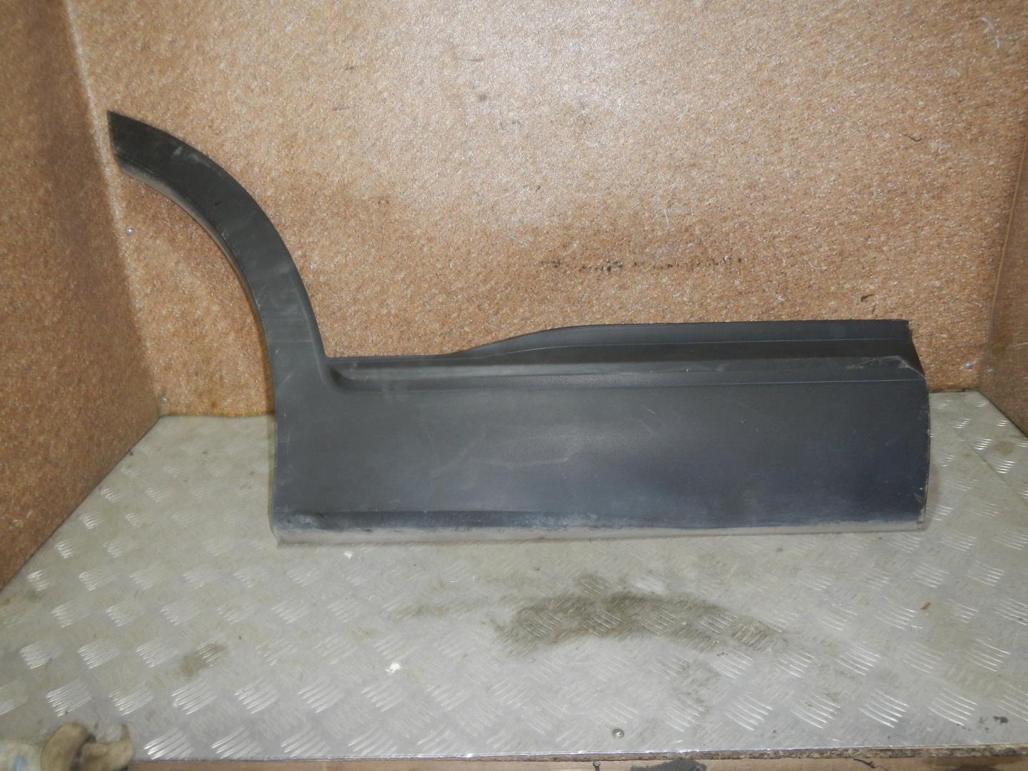 Молдинг задней правой двери