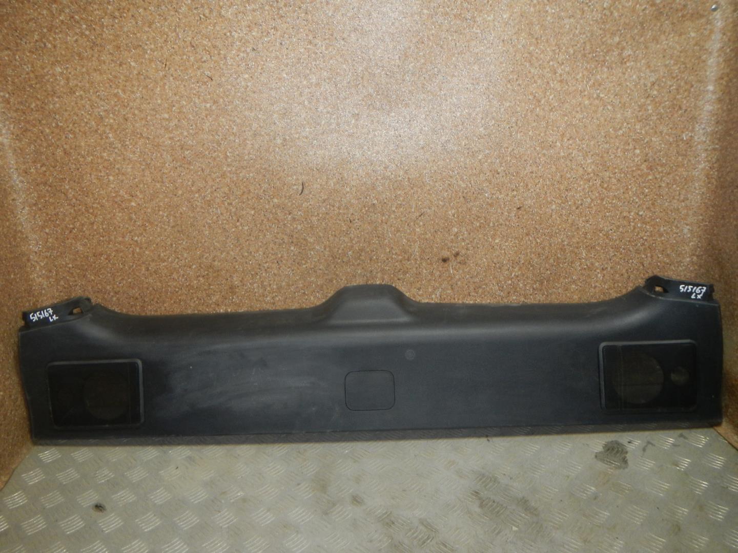 Обшивка двери багажника