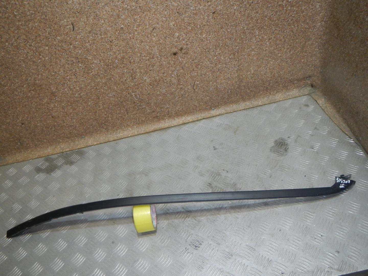 Молдинг лобового стекла