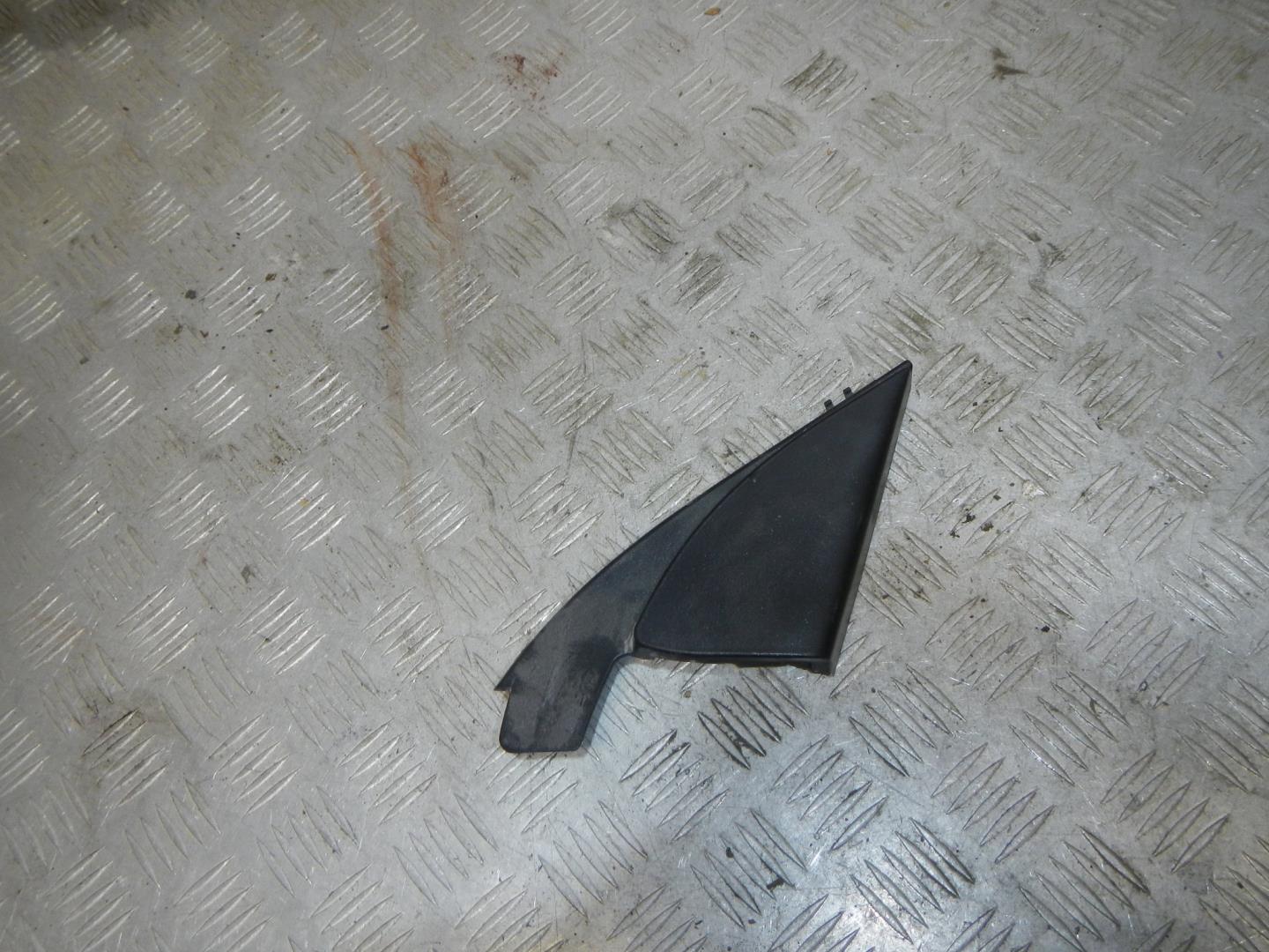 Крышка зеркала внутренняя правая
