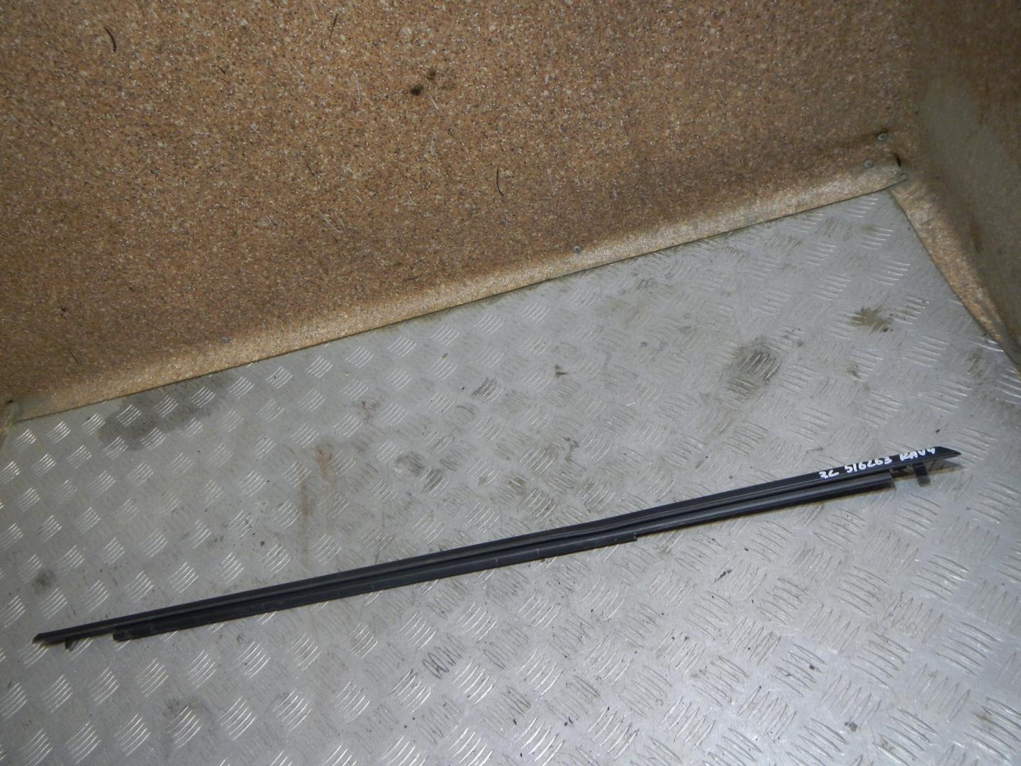 Накладка стекла заднего левого