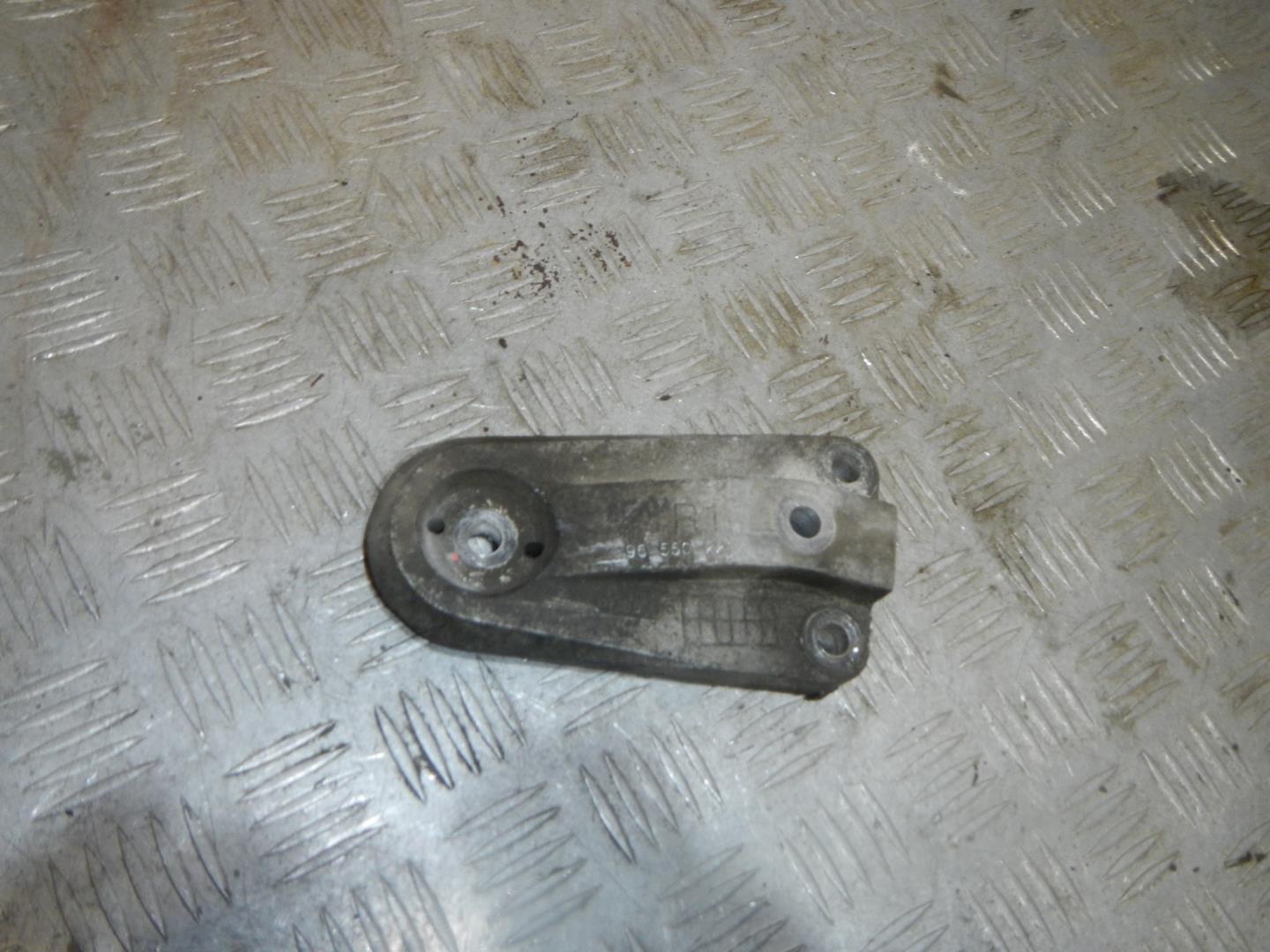 Кронштейн опоры двигателя