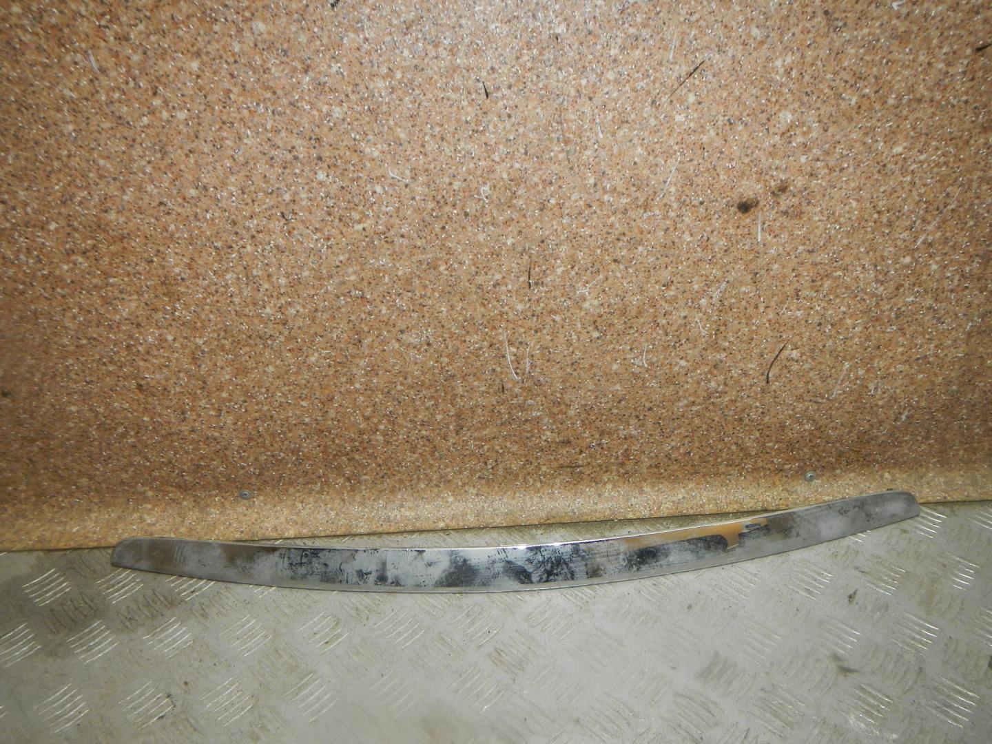 Молдинг капота